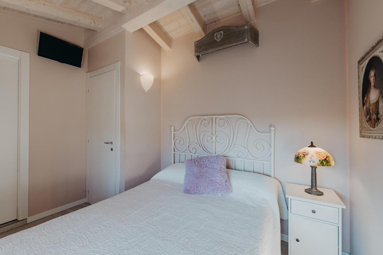 Le Due Dame Hotell Manerba del Garda Eksteriør bilde
